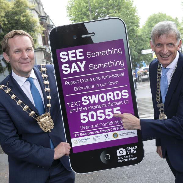 Mayor of Fingal Cllr Eoghan O'Brien and Fingal Dublin Chamber President Bill Kearney promoting the new text alert service 