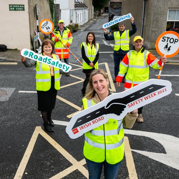https://www.fingal.ie/smayor of fingal cllr seána -o rodaigh with chief executive active travel team and school traffic-wardens.