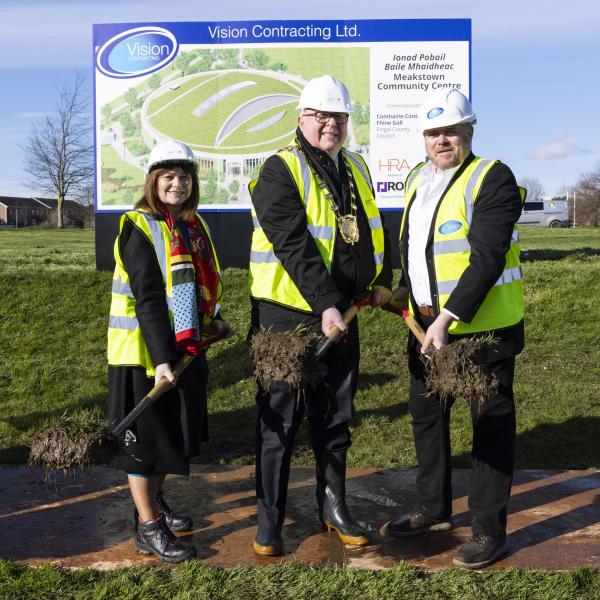 Mayor of Fingal, Cllr Howard Mahony (centre) with Fingal County Council Chief Executive AnnMarie Farrelly (left) and Chairperson of Meakstown Community Council, Robbie Loughlin (right) at the official sod-turning for the new Meakstown Community Centre. 